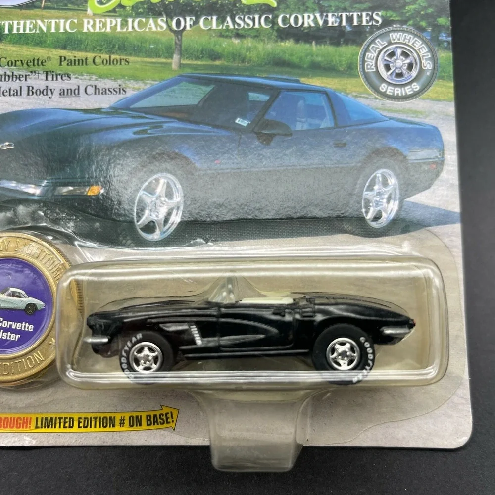 Johnny Lightning Classic 1962 '62 Chevrolet Chevy Corvette Roadster‎ Black 1/64